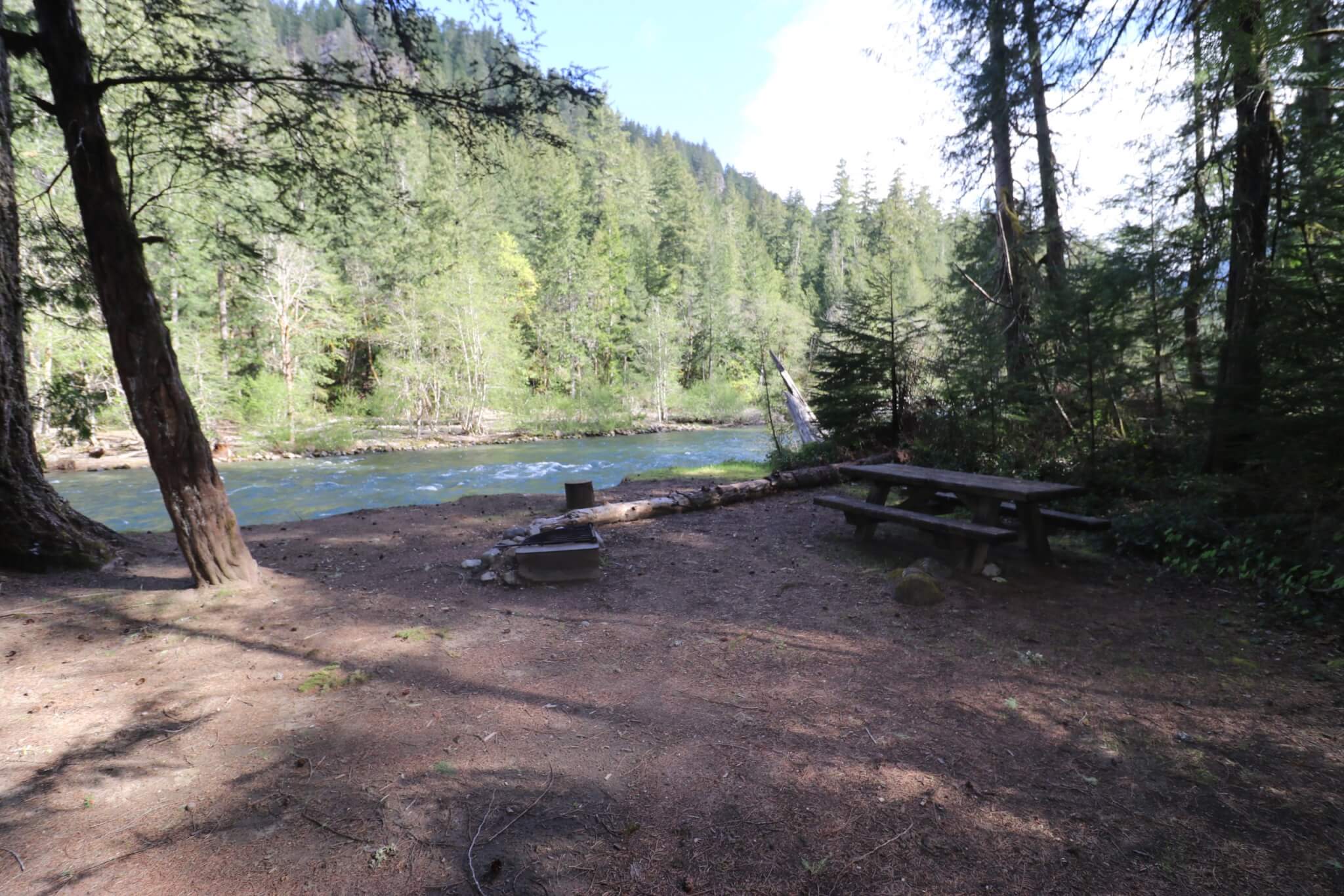 Awesome Campgrounds in the Pacific Northwest and Northern California-La Wis Wis_River Campsite View