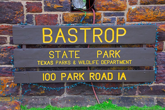 Bastrop-Sign