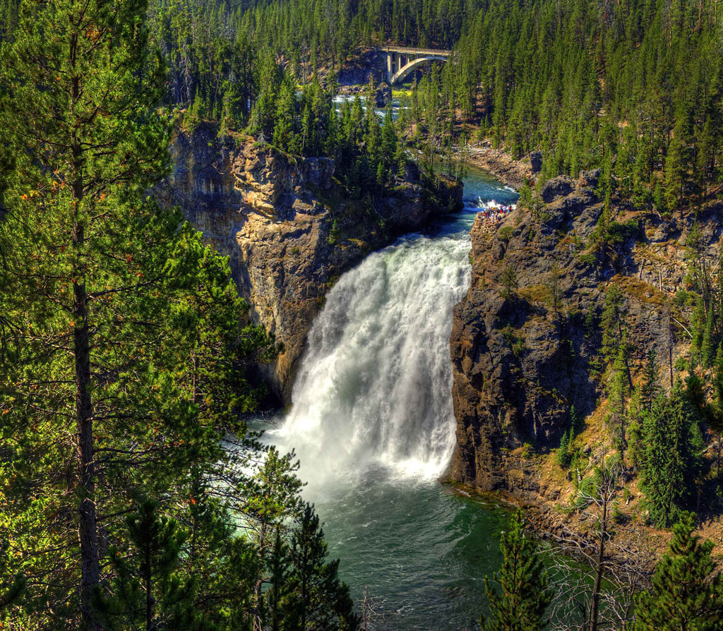 Yellowstone-National-Park_Upper-Falls