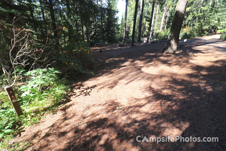 Clear Lake Campground 011 Parking