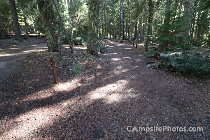 Clear Lake Campground 015 Parking