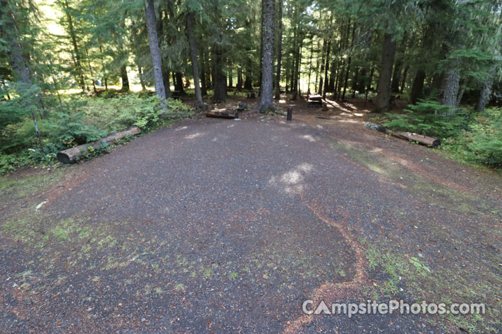 Little Crater Lake Campground 004 Parking
