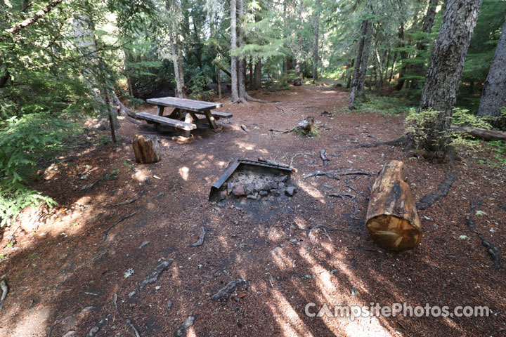 Little Crater Lake Campground 005 Camping Area