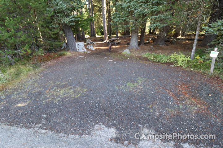 Little Crater Lake Campground 008 Parking