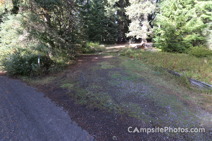 Little Crater Lake Campground 011 Parking