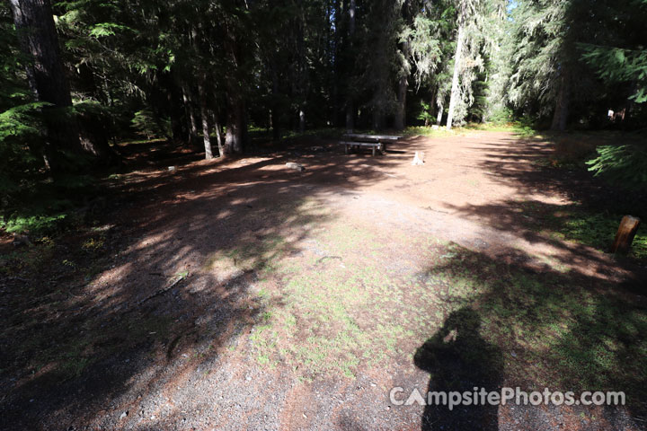 Little Crater Lake Campground 013 Parking