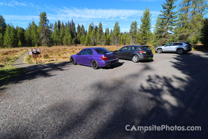Little Crater Lake Campground Trailhead Parking