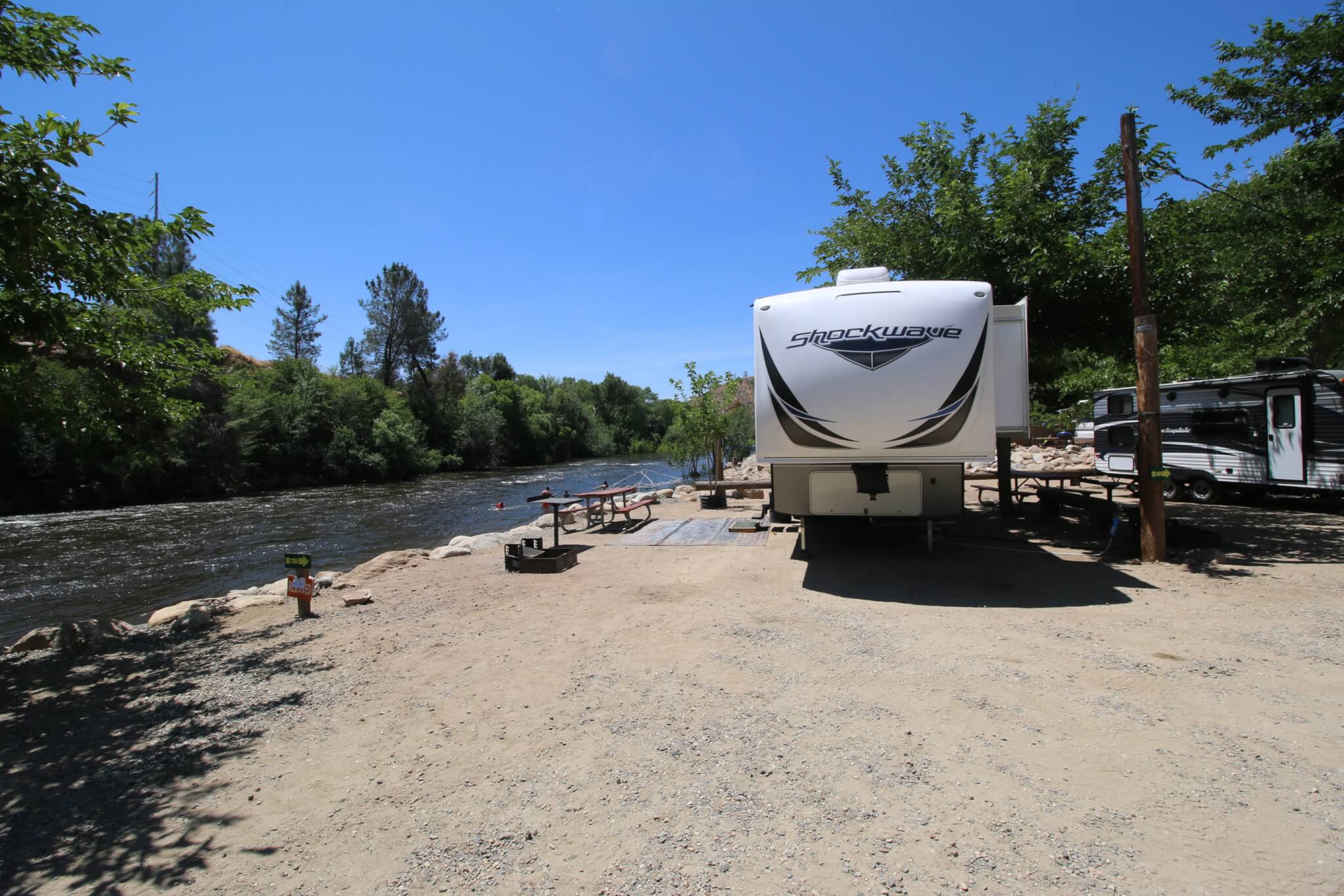 Kern River Campgrounds - Camp Kernville Site E3